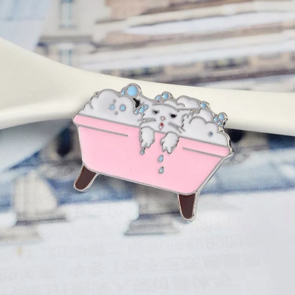 Bathe Time for Kitty Cat Enamel Pin - Picture 4 of 4